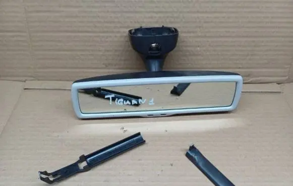 Volkswagen Tiguan Rear view mirror (interior)