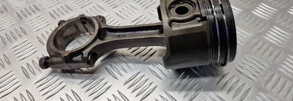 KIA Carnival Piston with connecting rod