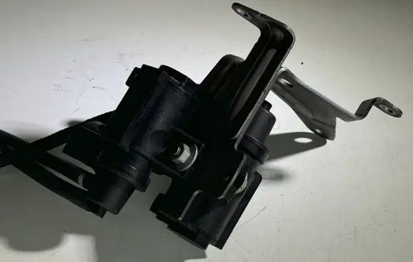 BMW 5 F10 F11 Turbo solenoid valve 7626351