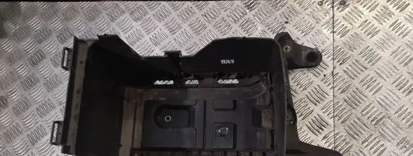 Battery box tray