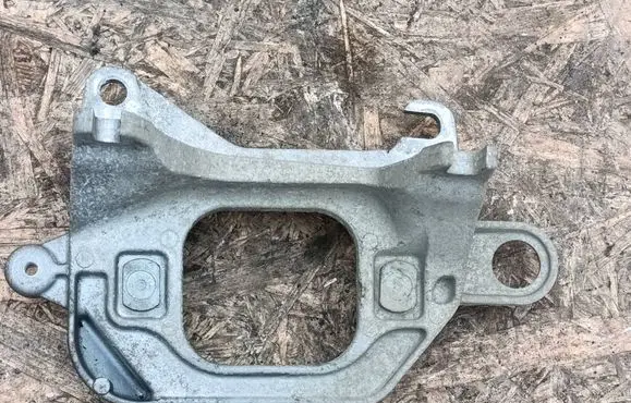 Gearbox mounting bracket