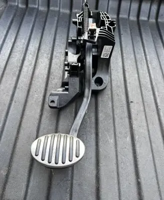 Mini Cooper Countryman F60 Brake pedal 6858616 81007127 14127115