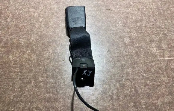 Jaguar XJ X351 Middle seatbelt buckle (rear) 34059579