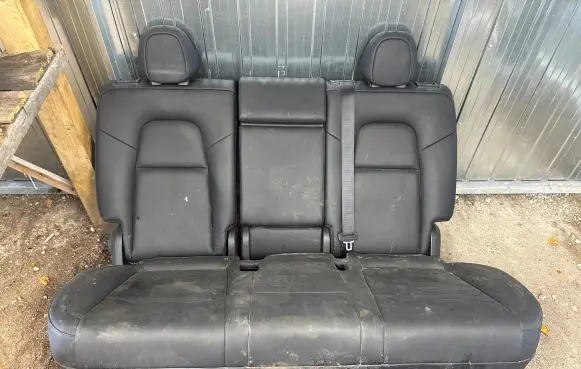 Tesla Model Y Rear seat 1494833-E1-E 1494901-E1-E