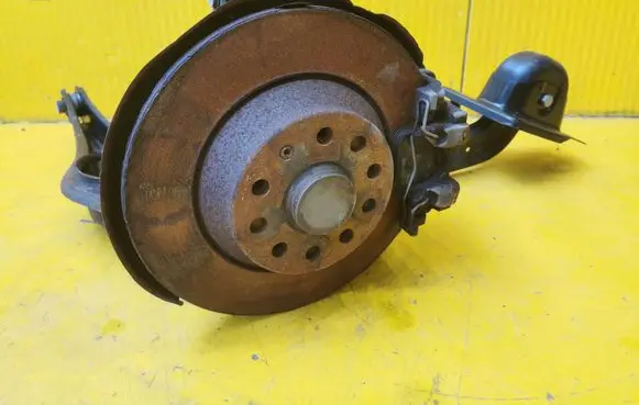 Rear wheel hub spindle/knuckle