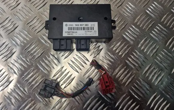 Volkswagen PASSAT B6 Tow bar trailer control unit/module 1K0907383