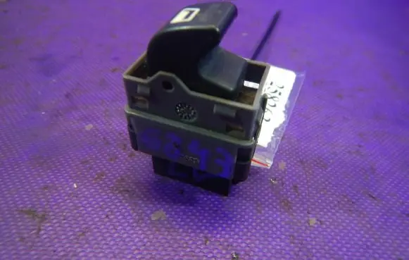 Peugeot 307 Quarter vent window switch 