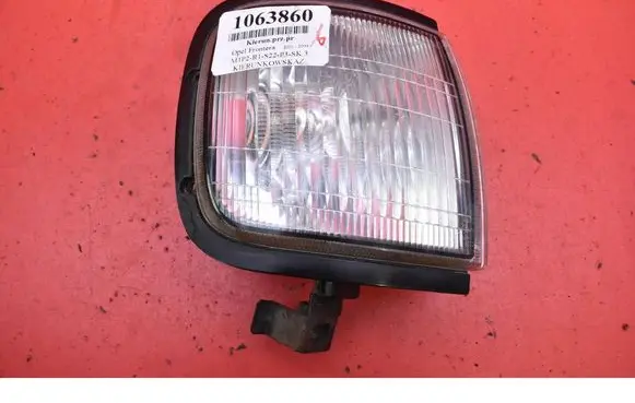 Opel Frontera B Front indicator light 97990103
