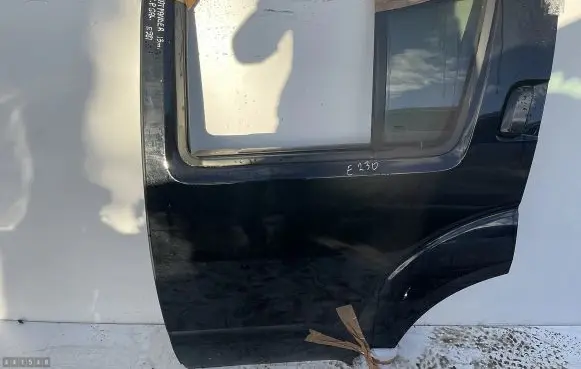 Nissan Pathfinder R51 Front door