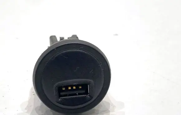 Citroen Berlingo USB socket connector 9800714777