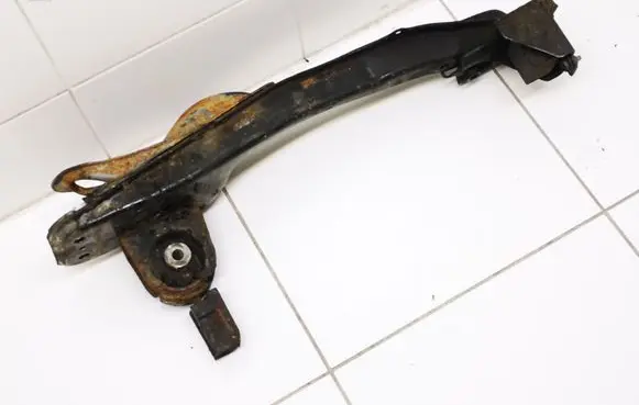 Toyota Avensis T250 Engine mounting bracket