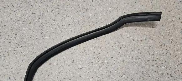 Rear door rubber seal (on body)