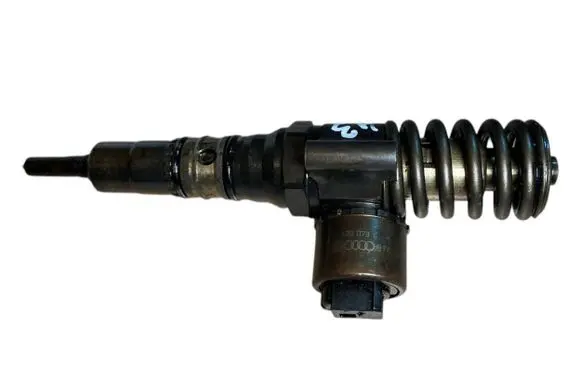 Audi A4 S4 B7 8E 8H Fuel injector 03G130073G 0414720404 0414720454