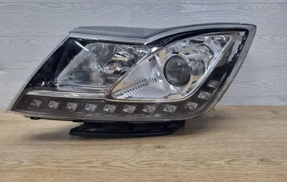 SsangYong Korando Headlight/headlamp 8310734100 1011500567