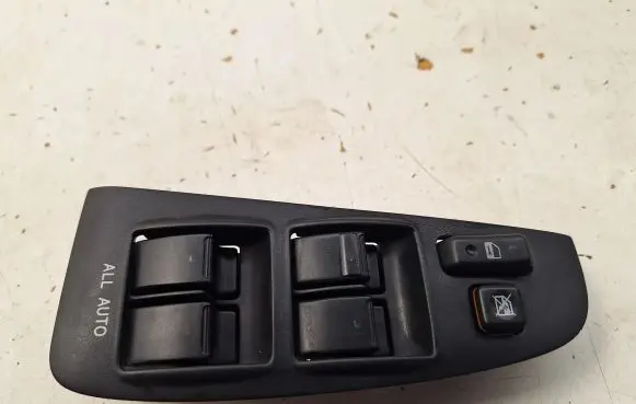 Toyota Avensis T250 Electric window control switch 8482005100 8480205210B0