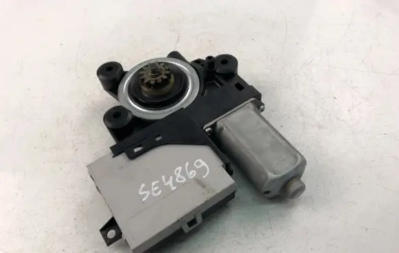 Volvo S40 Front door window regulator motor 979037100