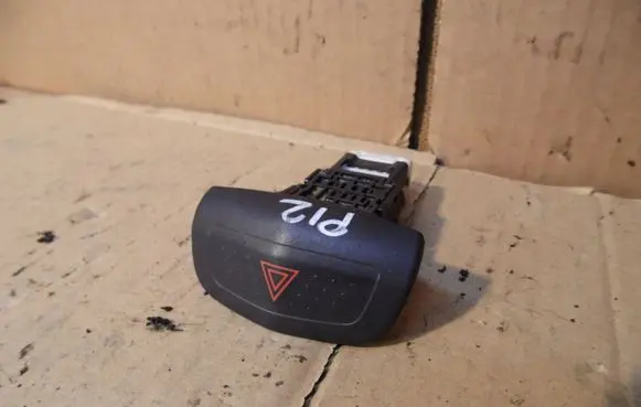 Nissan Primera Hazard light switch