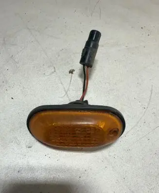 Hyundai Galloper Front fender indicator light
