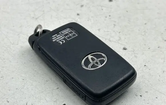 Toyota Prius+ (ZVW40) Ignition key/card 