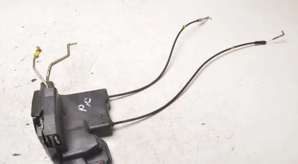 Hyundai Trajet Front door lock 
