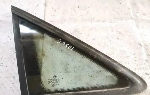 Volkswagen Touran I Front triangle window/glass as2