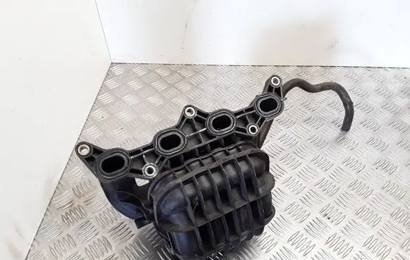 Toyota Yaris Intake manifold 2900309819