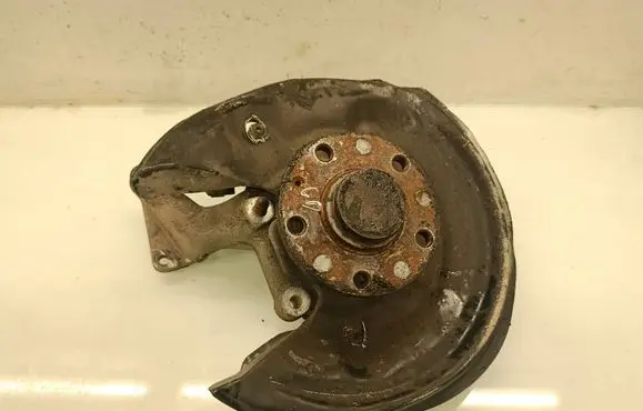 Volkswagen PASSAT CC Rear wheel hub 