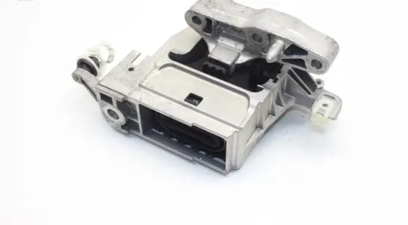 BMW 2 F44 Engine mount bracket 8835564