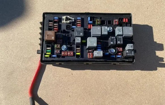 Chevrolet Cruze Fuse module 13222782 529050199
