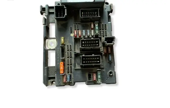 Peugeot 308 SW Fuse module 9650664080