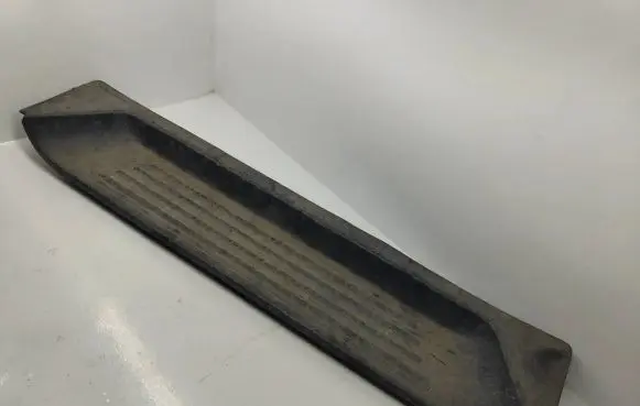 Other sill/pillar trim element