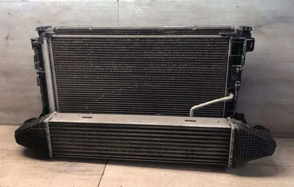 Mercedes-Benz E W212 Coolant radiator A2045003603