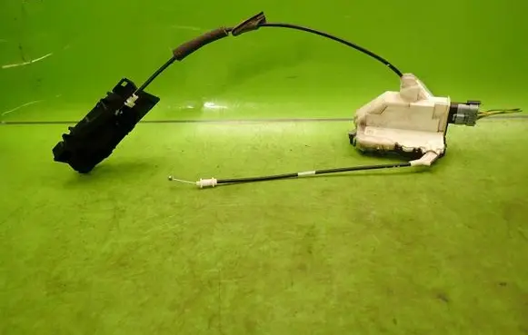 Peugeot 508 Front door lock 