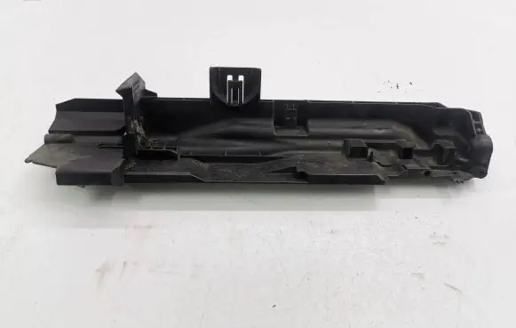 BMW 1 E81 E87 Radiator mount bracket 7524914 11074810