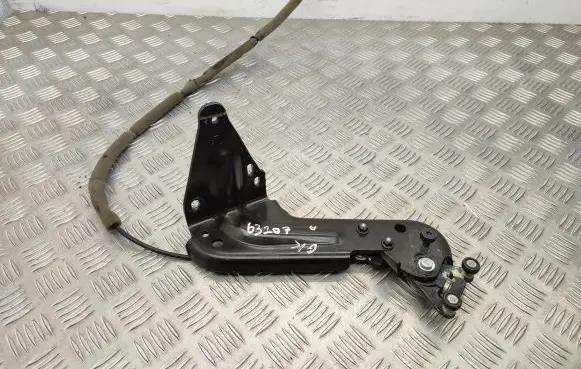 Chrysler Pacifica Sliding door lower roller guide/hinge 