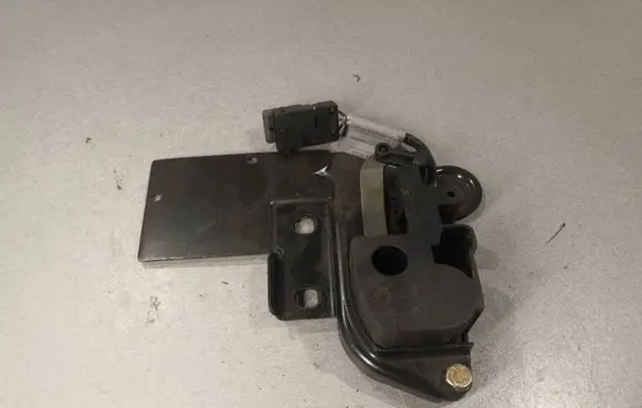 BMW 5 E39 Tailgate window lock/catch/latch 8355127 8120419