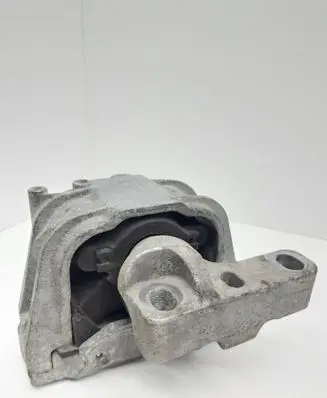 Volkswagen Golf V Engine mount bracket