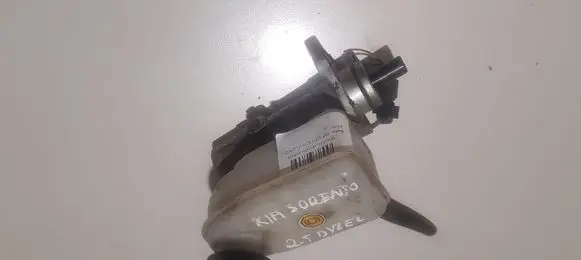 KIA Sorento Brake fluid reservoir 