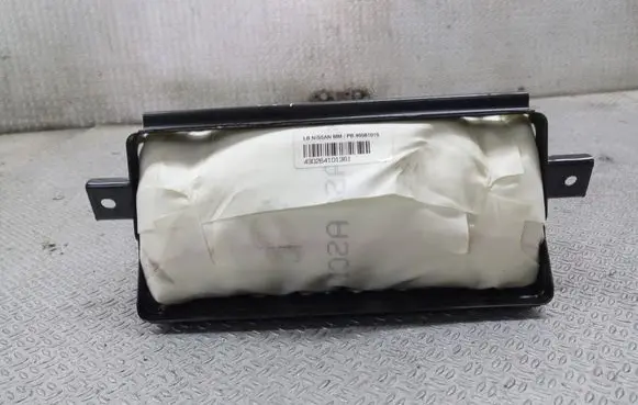 Nissan Micra Passenger airbag