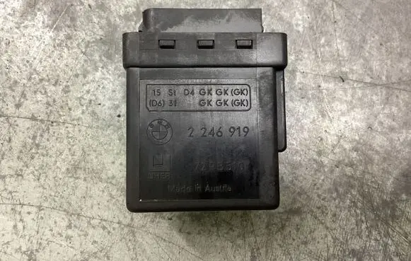 BMW 5 E39 Glow plug pre-heat relay 2246919 72RB510