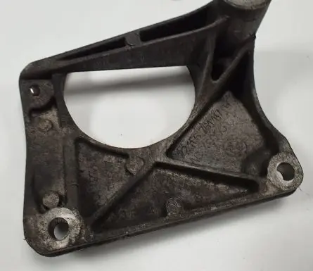 BMW 5 E60 E61 Engine mounting bracket 6761117