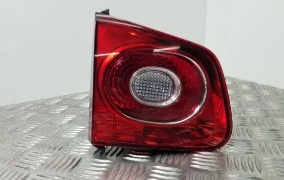 Volkswagen Tiguan Tailgate rear/tail lights 5N0945093C