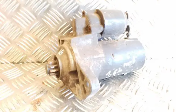 Volkswagen Golf IV Starter motor 0001121006 020911023F