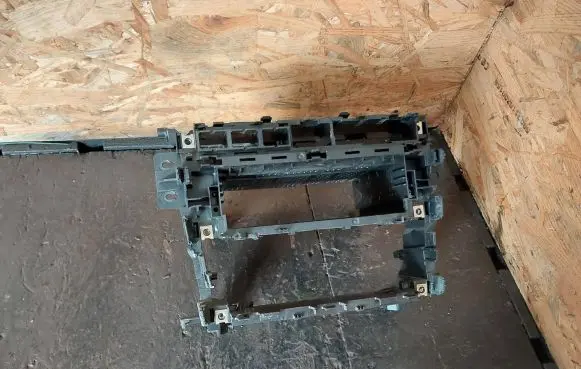 Radio/GPS head unit trim