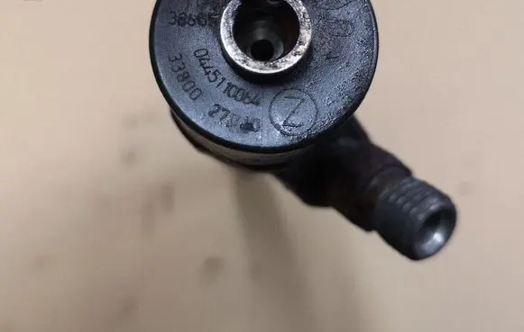 KIA Carens I Fuel injector 0445110064