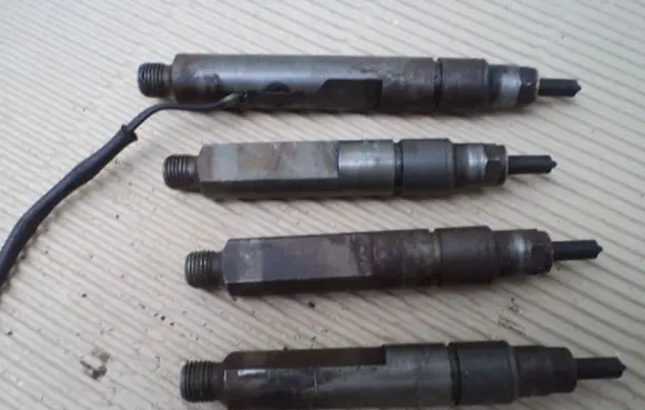 Renault Megane I Fuel injector