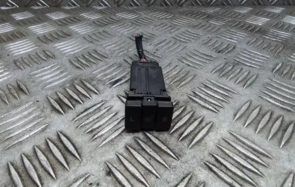 Toyota Prius+ (ZVW40) Seat heating switch 15B088