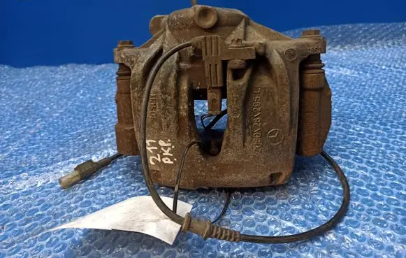 Mercedes-Benz E W211 Front brake caliper 28X295