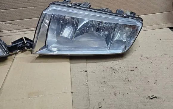 Skoda Fabia Mk1 (6Y) Headlight/headlamp 
