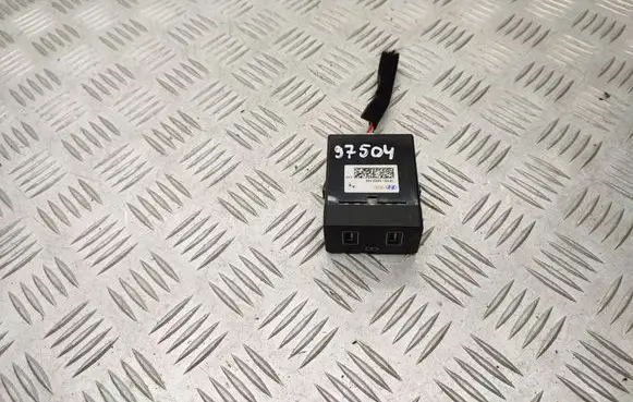 Hyundai Tucson IV NX4 USB socket connector 96125N9500